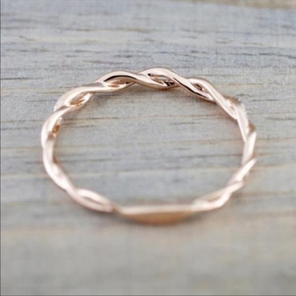 TWISTED 18K ROSE GOLD DIAMOND RING, CUTE RING, SHINY RING. - Picture 4 of 5